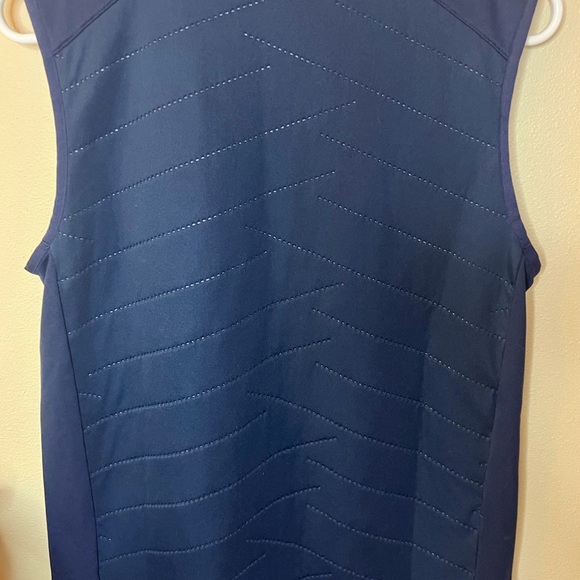 Men’s Small Under Armour Vest - Picture 2 of 3